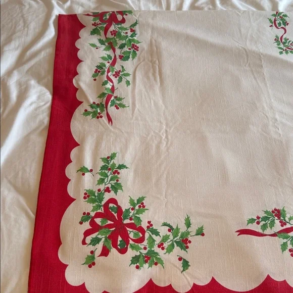 Vintage Christmas Table Cloth - approx 60” x 80” - Picture 1 of 11